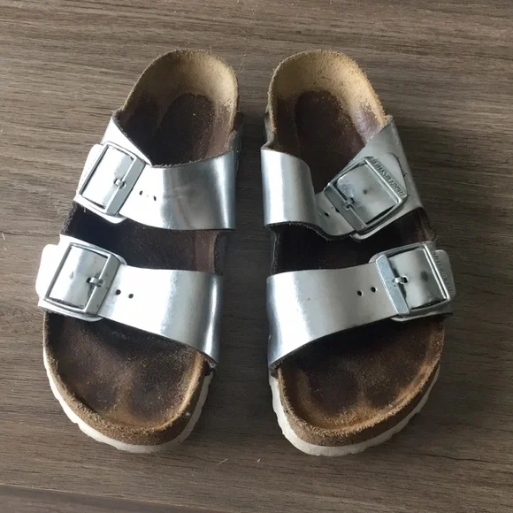 🔥🔥🔥Birkenstock Arizona women’s size 7🔥🔥🔥 - Picture 1 of 6
